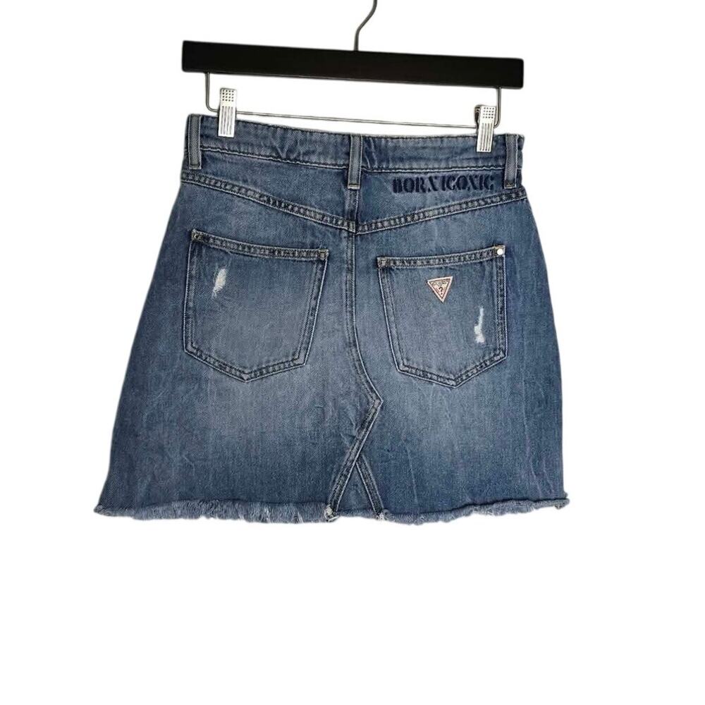 GUESS Women’s Denim Mini Skirt Size 27 High Rise Distressed Raw Hem Light Wash - Picture 13 of 14